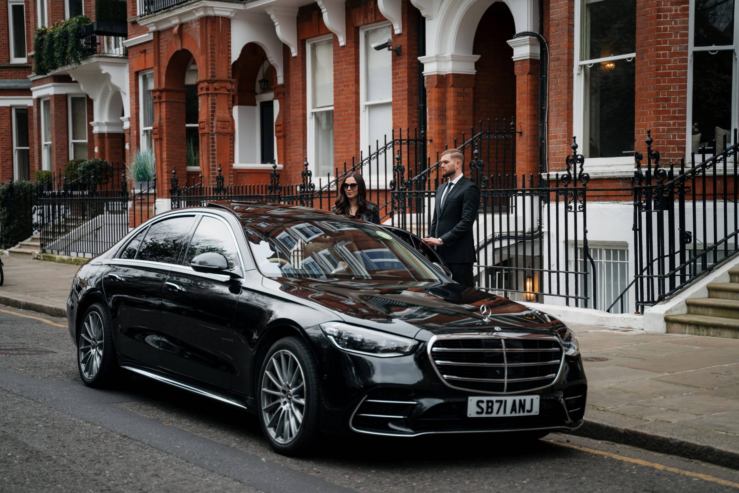 With us, you can be confident that you’ll reach or leave the airport elegantly, punctually, and comfortably