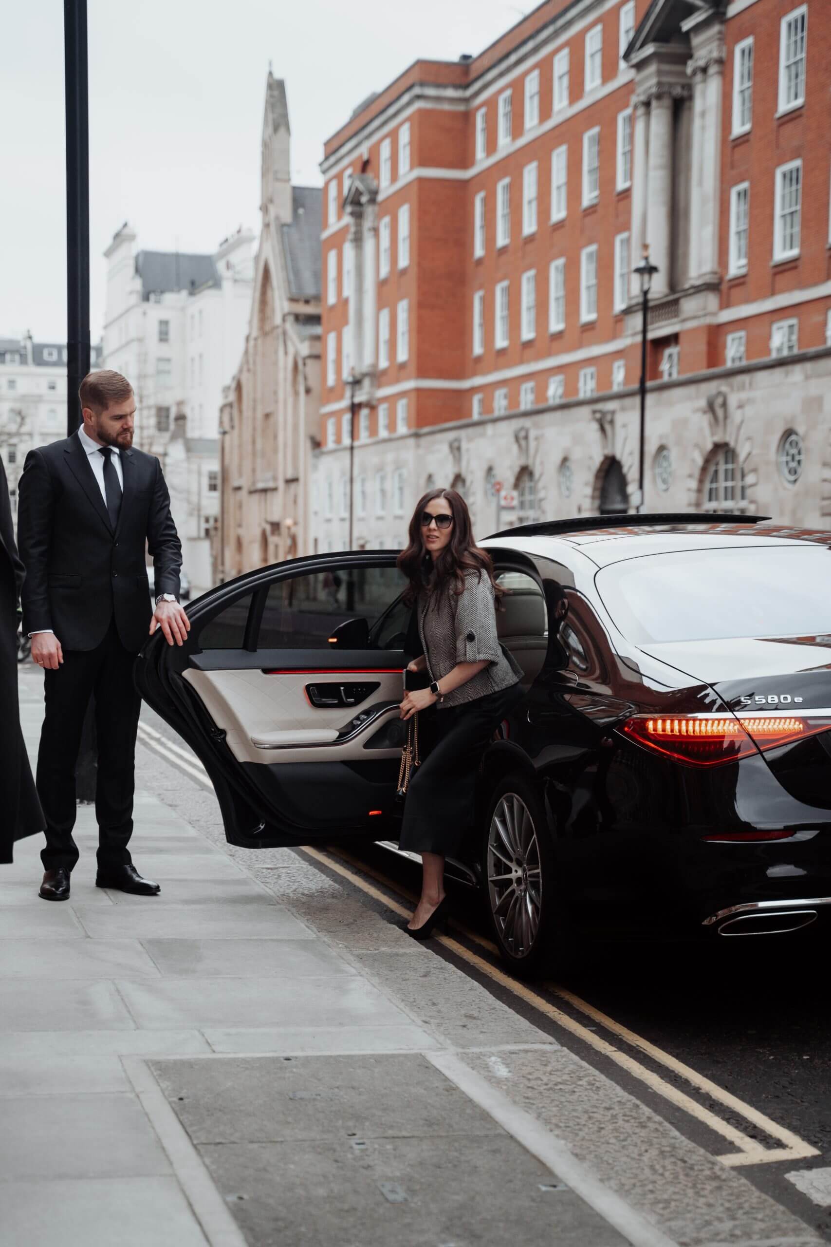 Luxury Gatwick airport transfer: service in details